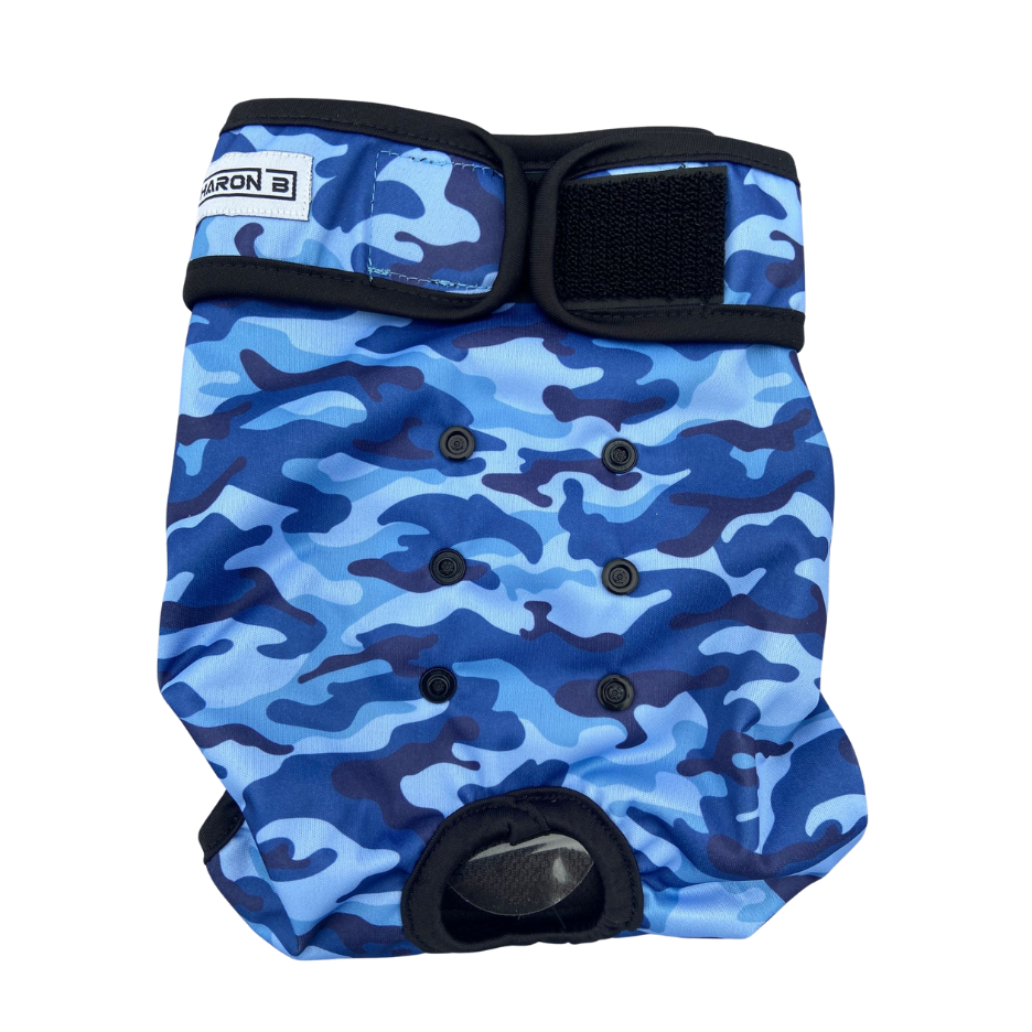 Loopsheidbroekje Camo Blauw – Wasbaar & verstelbaar voor teefjes bij loopsheid en incontinentie